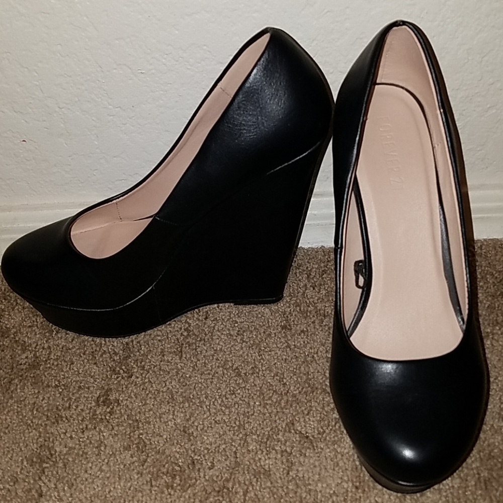 Forever 21 black wedge 7